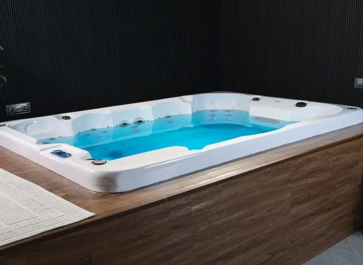 Aqualis Bathtub with Whirlpool System